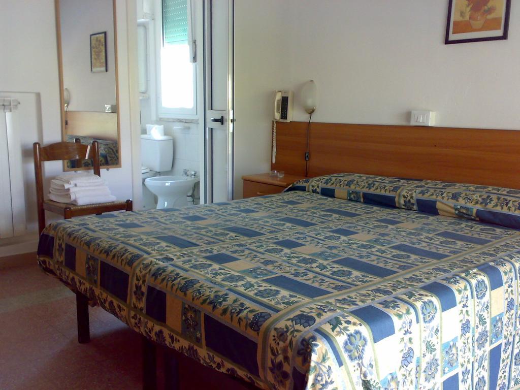 Hotel Margot Лидо-ди-Камайоре Номер фото